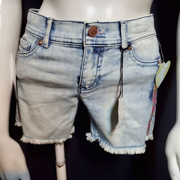 NWT Jordache Midi Fashion Shorts - Picture 2 of 5